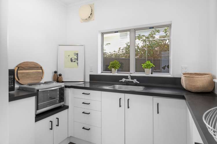 4 Ashleigh Crescent Miramar_19