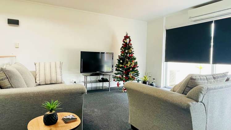 1/6 Vivian Wilson Drive Eastern Beach_9