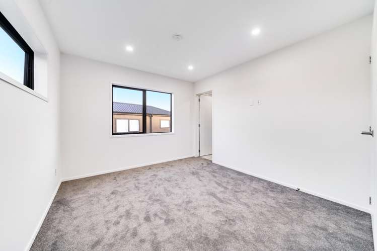 2/7 Gambare Place Wattle Downs_11