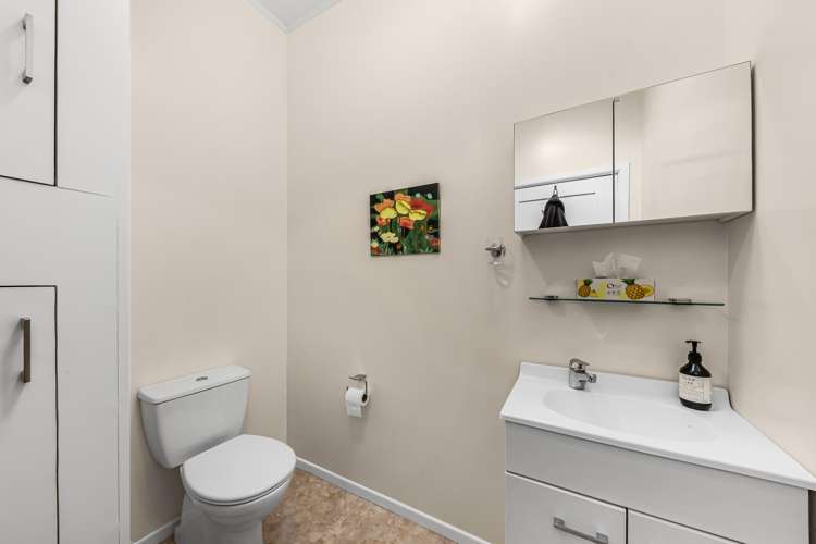 8 Invermay Avenue Mount Roskill_14