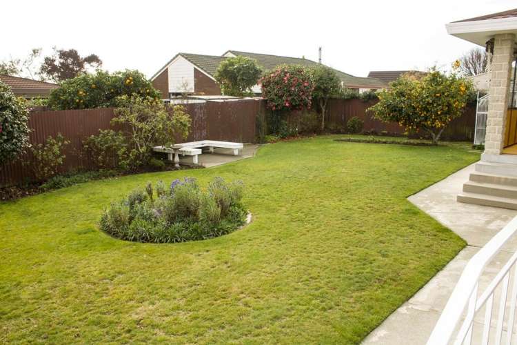 54 Farnham Drive Richmond_10