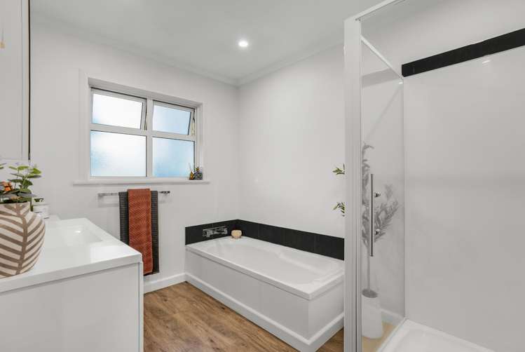 15 Rowe Parade Wainuiomata_11