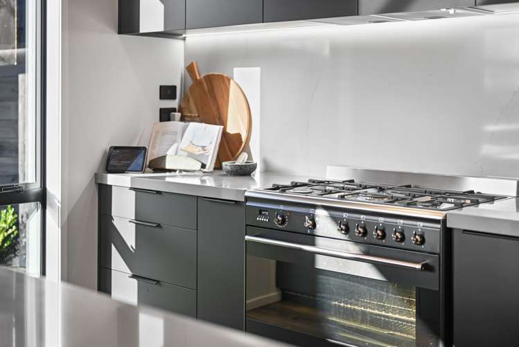 22 Maanihi Drive Rototuna North_11