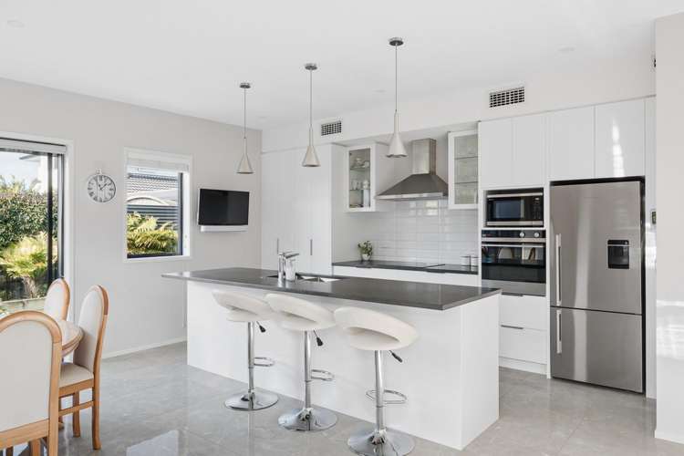 37 Coast Boulevard Papamoa_14