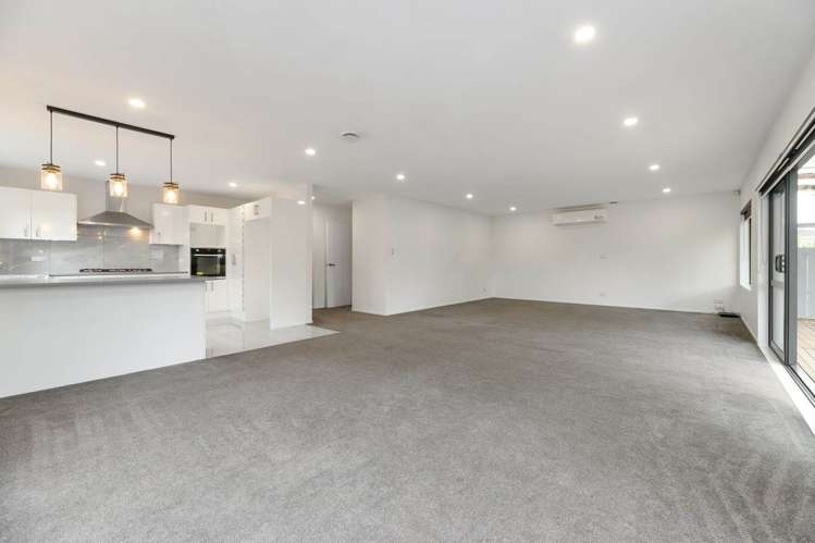 18B Riverpark Crescent Henderson_16