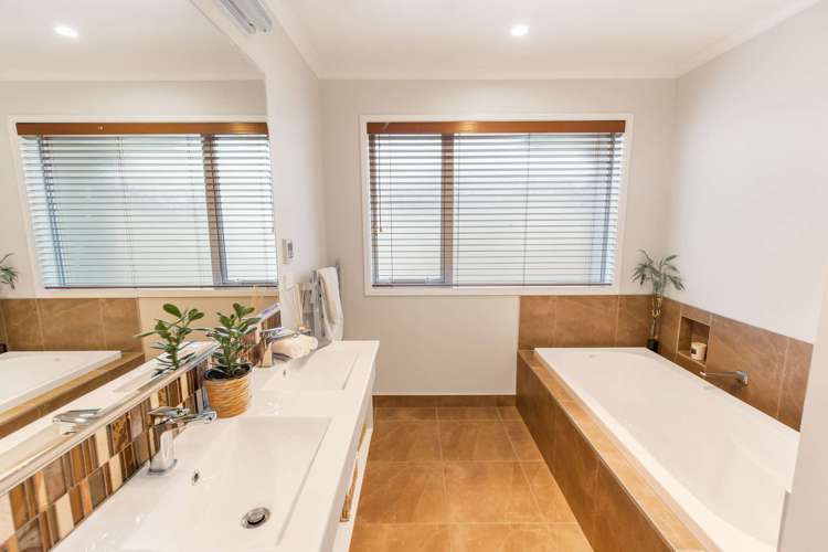 206 Pacific Drive Fitzherbert_14