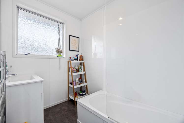 69A Rowses Road Aranui_12