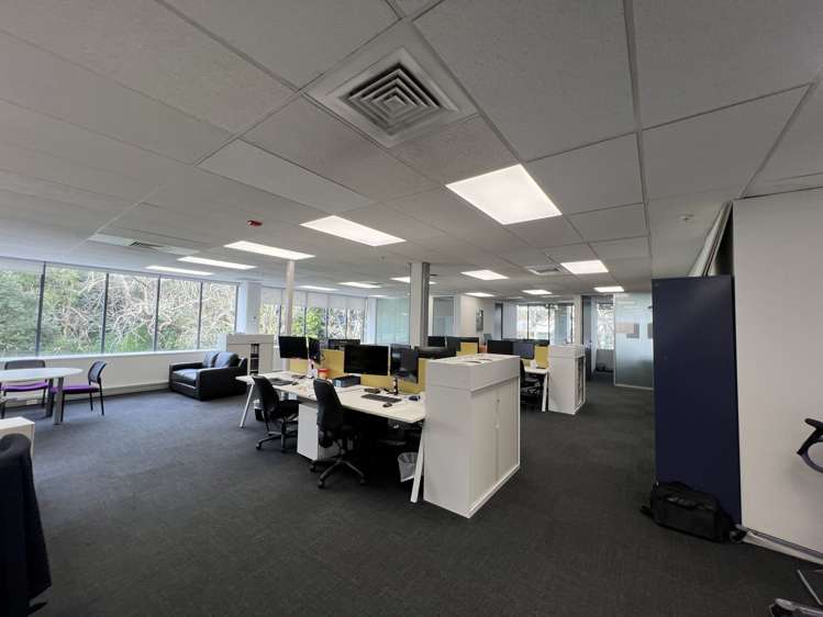 Whole Building/60 Hugo Johnston Drive Penrose_4