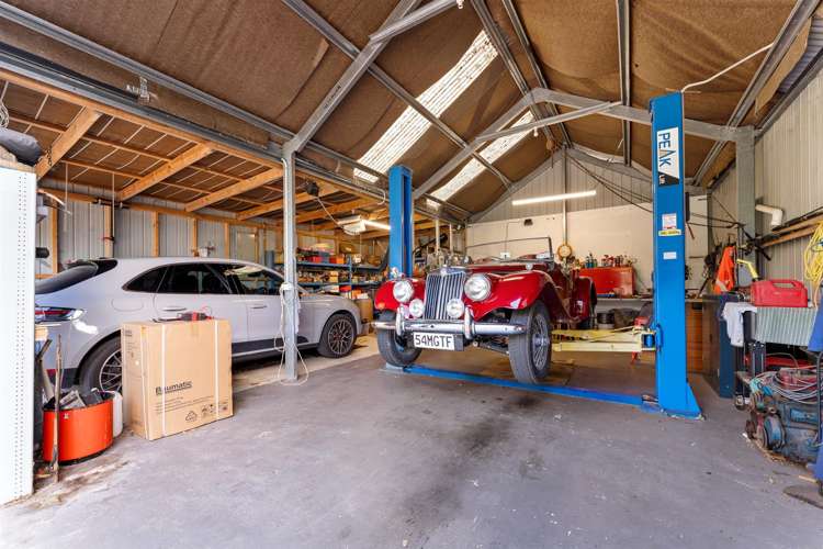 1228 Sandspit Road Sandspit_26