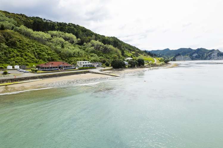 153 Beach Road Tokomaru Bay_7