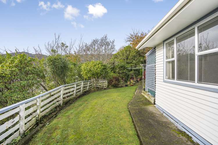 216A Waddington Drive Naenae_13