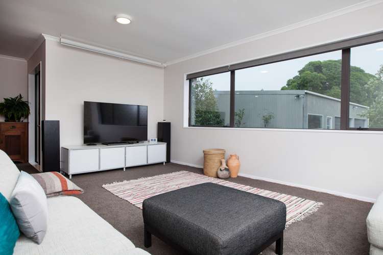 1825 Egmont Road Kaimiro_21