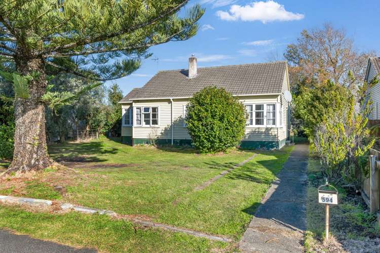 594 Gladstone Road_0