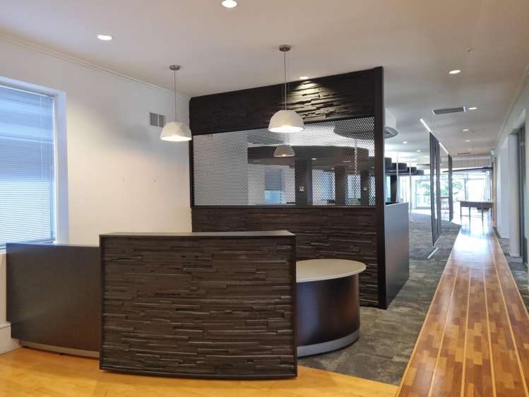 Front/87 Hurstmere Road Takapuna_24