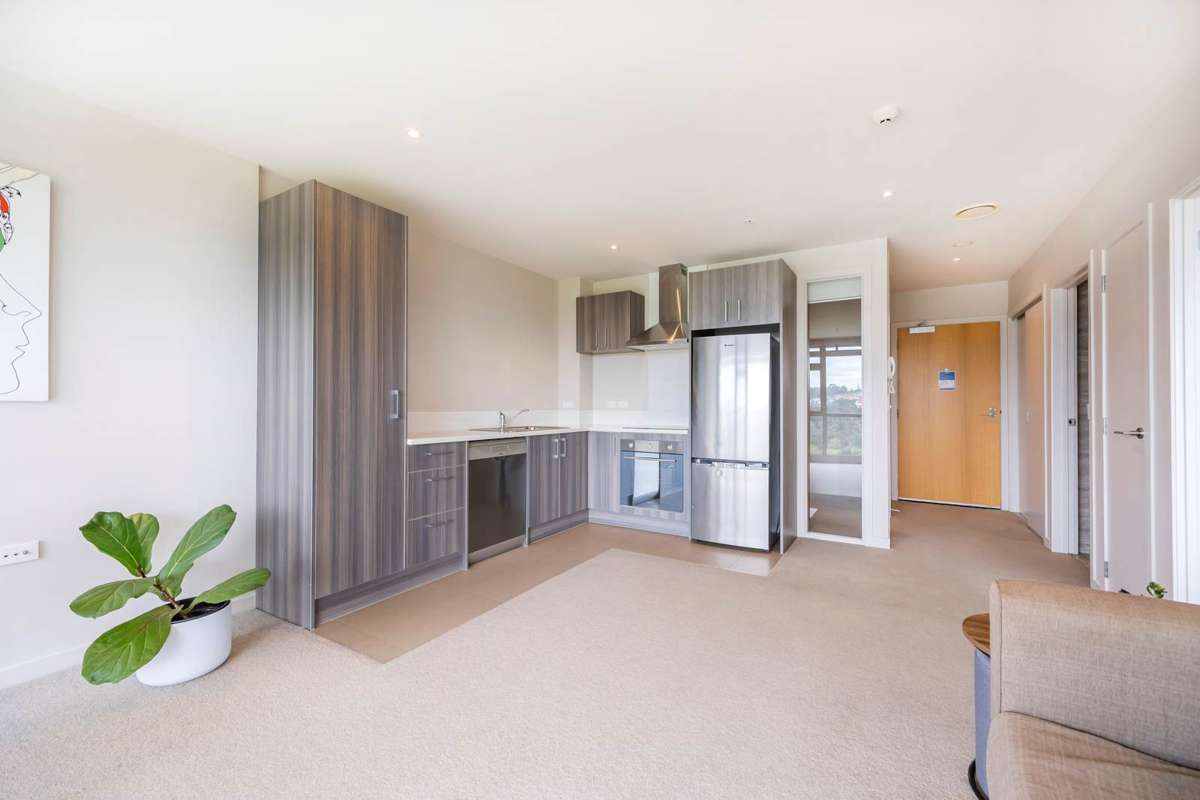 603F/27 Don McKinnon Drive_1