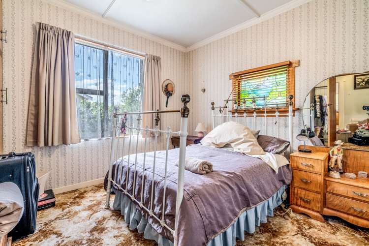 11 Coronation Street Strathern_11