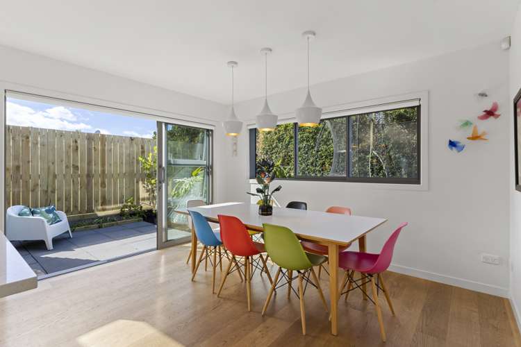 216 Riverside Avenue Point England_7