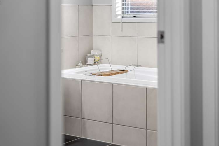 7 Barrington Drive Huntington_13