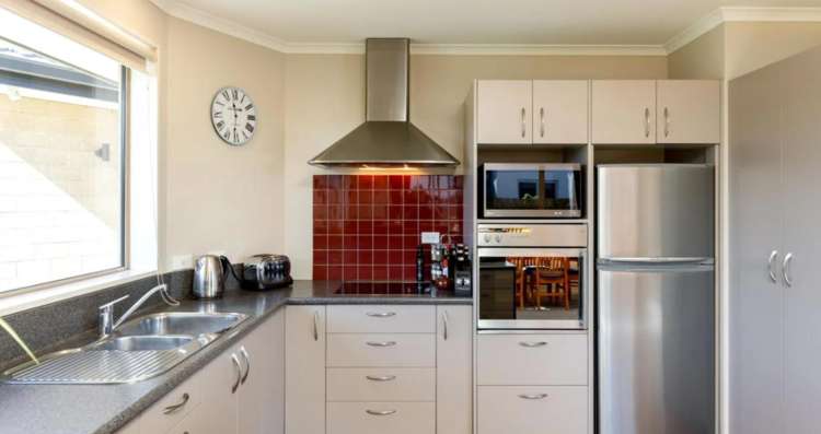 21 Hilton Place Burleigh_8
