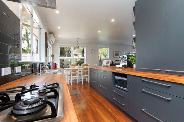 141 Woodlands Park Road Titirangi_9