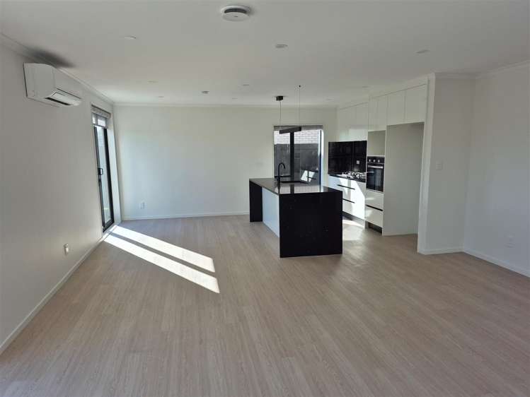 9 Waikaha Street_3
