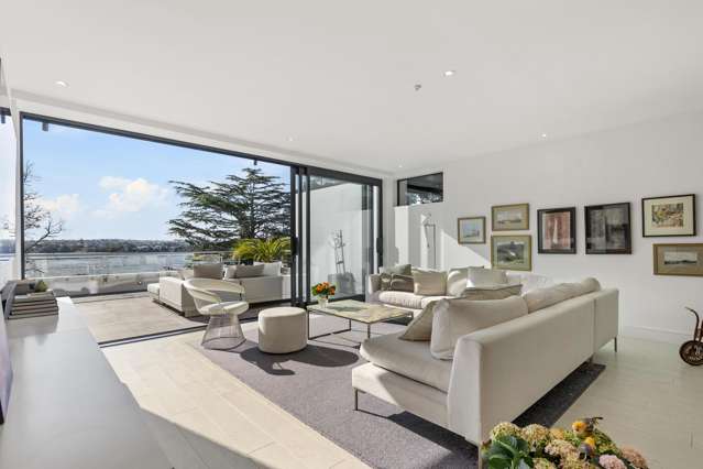 Lakefront lifestyle in Takapuna