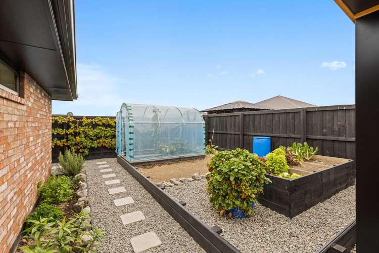 180 Faringdon Boulevard Rolleston_27