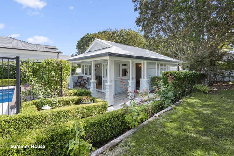 19 Golf Road Epsom_9