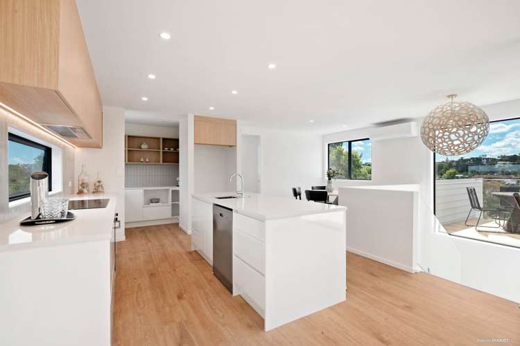 2/56 Woodlands Crescent Browns Bay_7