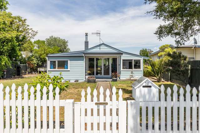 A Slice of Coastal Paradise!