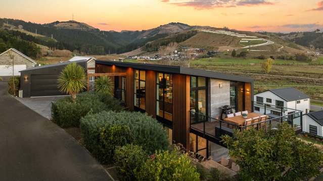 Sun-Soaked Cashmere Living with Views