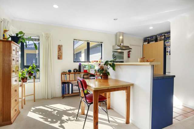 10/58a Molesworth Taita_2