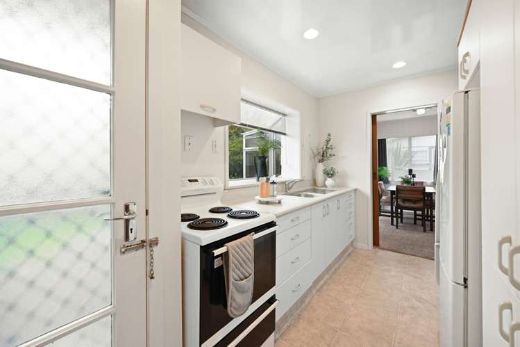 15 Bains Avenue Hamilton East_10