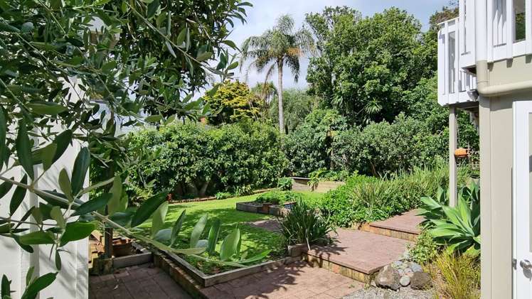 14 Owens Road Devonport_38