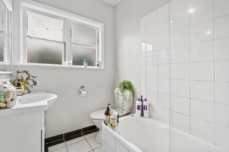 38 Hall Crescent Epuni_16