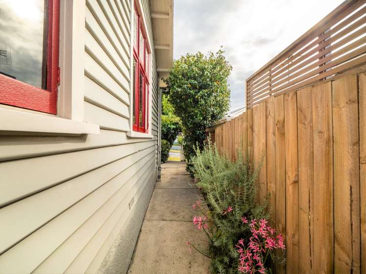 23 Nottingham Crescent Calton Hill_17