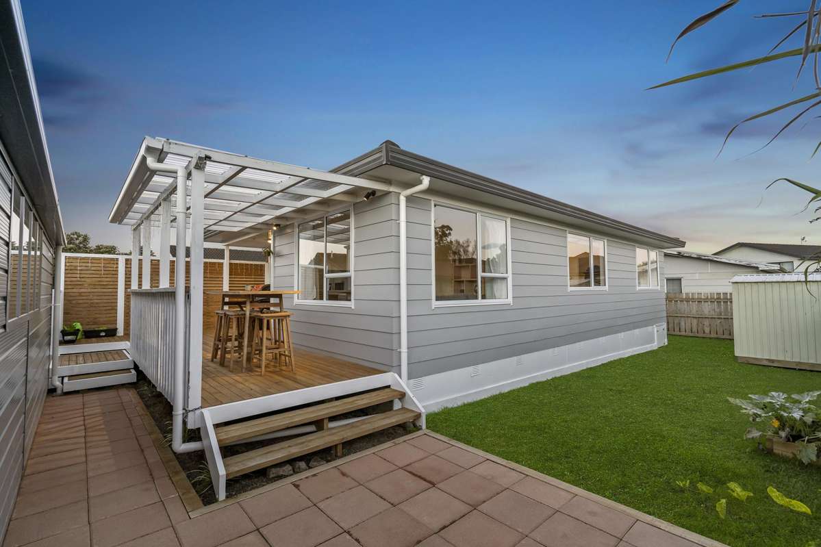 2/212 Waitemata Drive_0