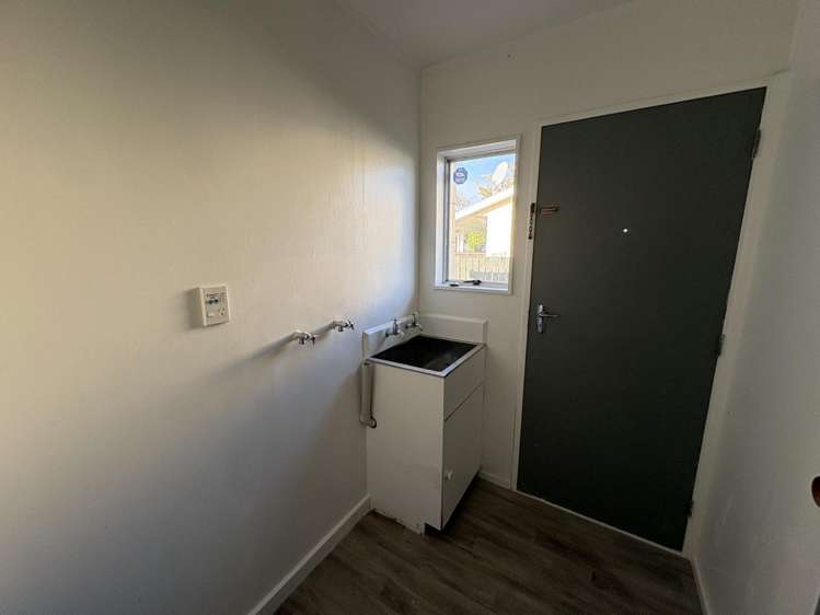 14 Guy Avenue 10516_7