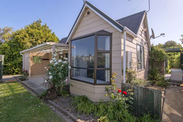 8 Douglas Street Lincoln_16