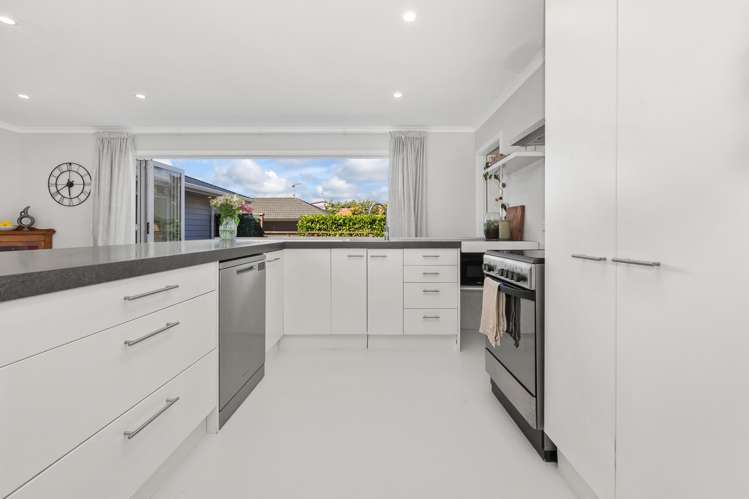 20 Kowhai Grove Raumati Beach_11