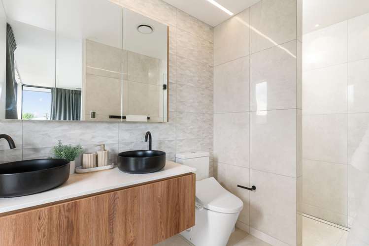 49 St Andrews Square Strowan_20