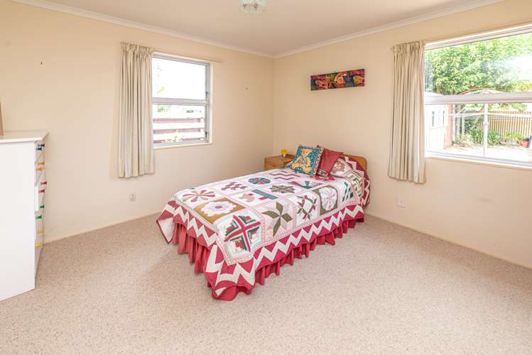 4 Exeter Crescent Springvale_13