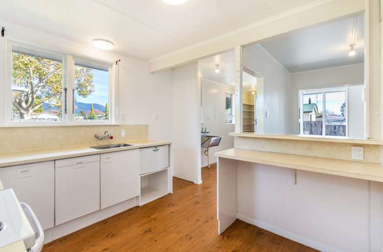 5 Mihipeka Grove Turangi_11