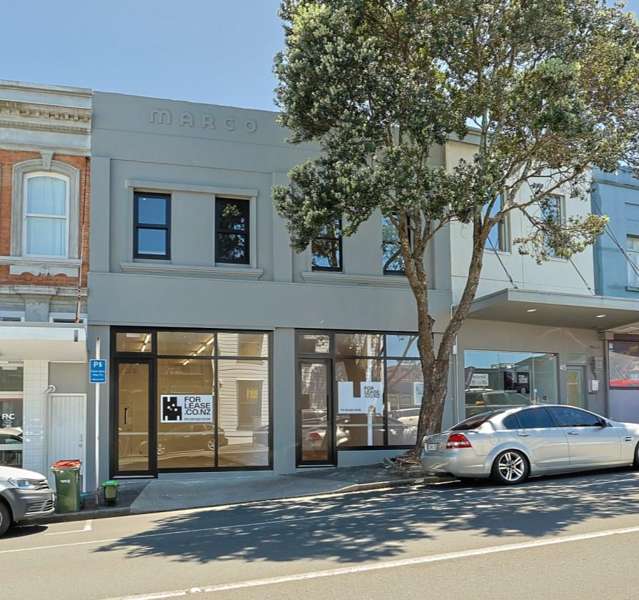 Be Seen on New North Road