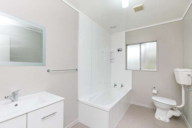 32 Thurleigh Grove Karori_4