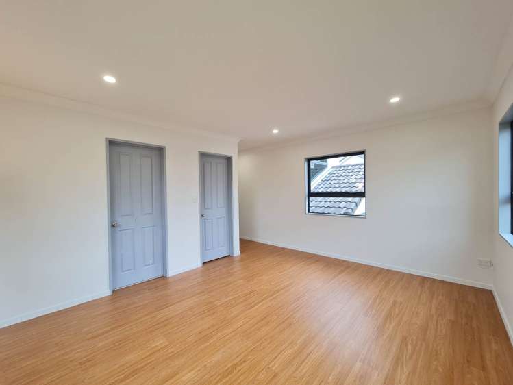 Arrowsmith Drive Flat Bush_22