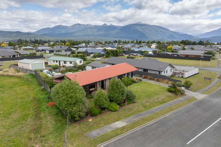 91 Govan Drive Te Anau_37