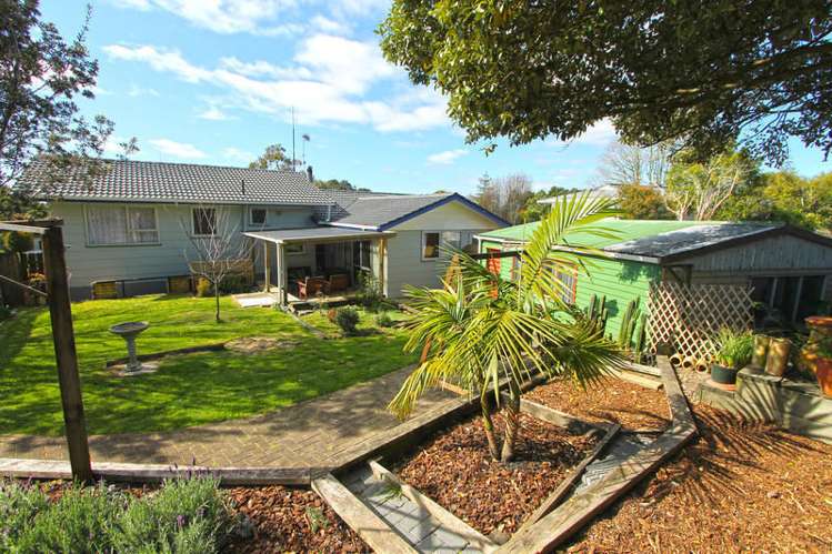 20 The Grove Titirangi_6