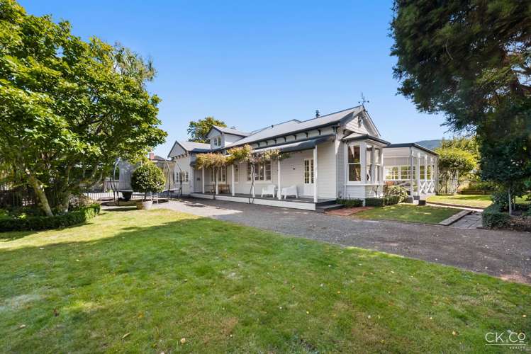 2 Barton Road Heretaunga_34
