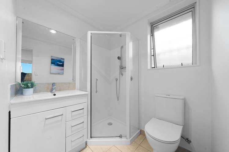 8 Nykki Place Papakura_11
